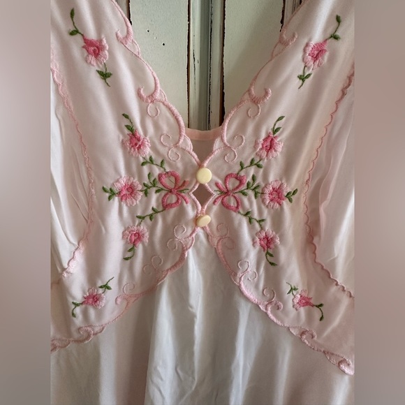 050: Vintage women’s nightgown, lingerie, light pink with embroidered - Picture 3 of 3